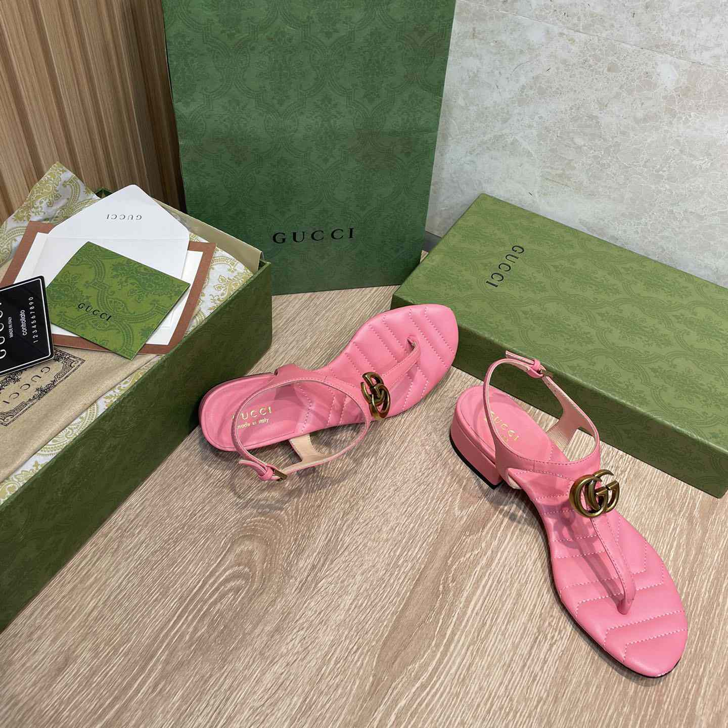 Gucci Women's Double G Sandal - FashionPlug