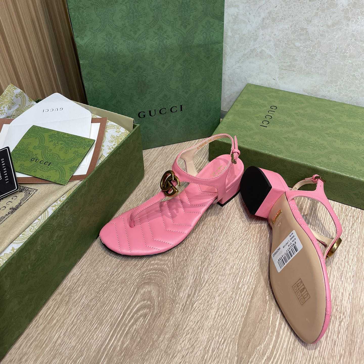 Gucci Women's Double G Sandal - FashionPlug
