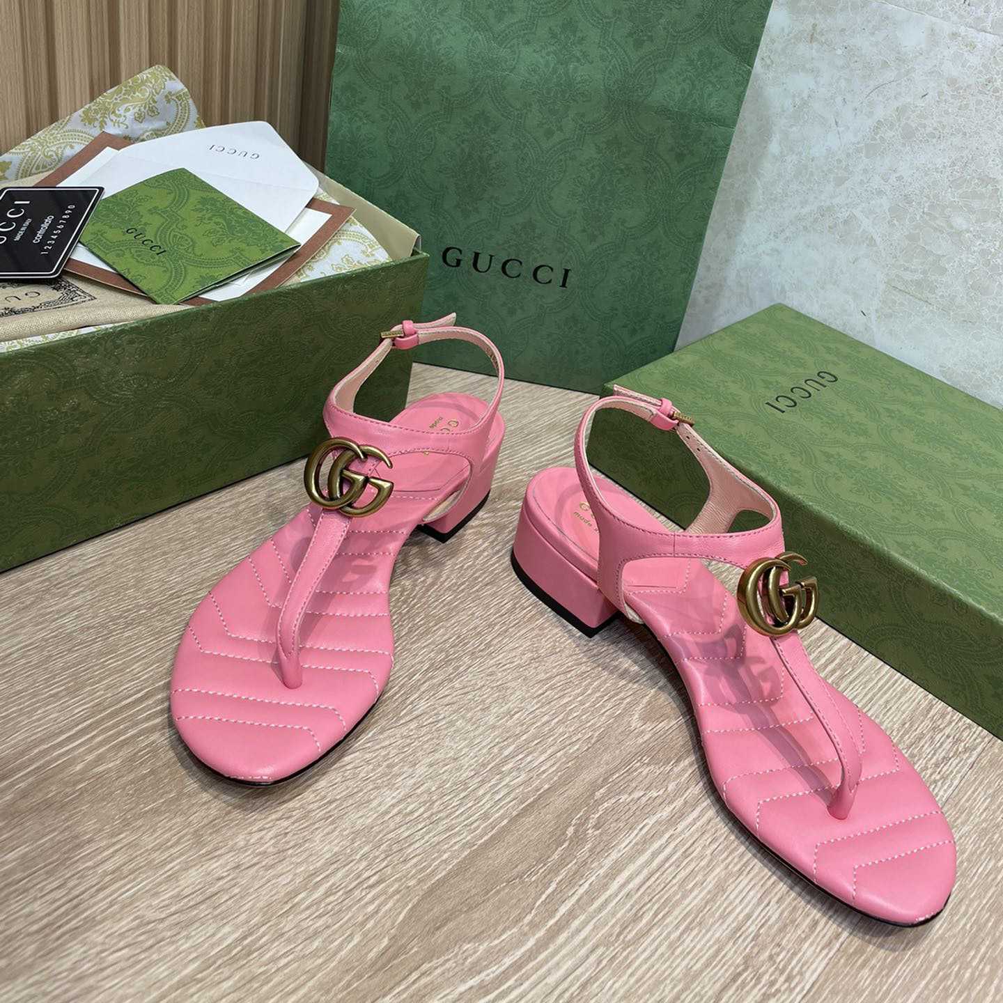 Gucci Women's Double G Sandal - FashionPlug