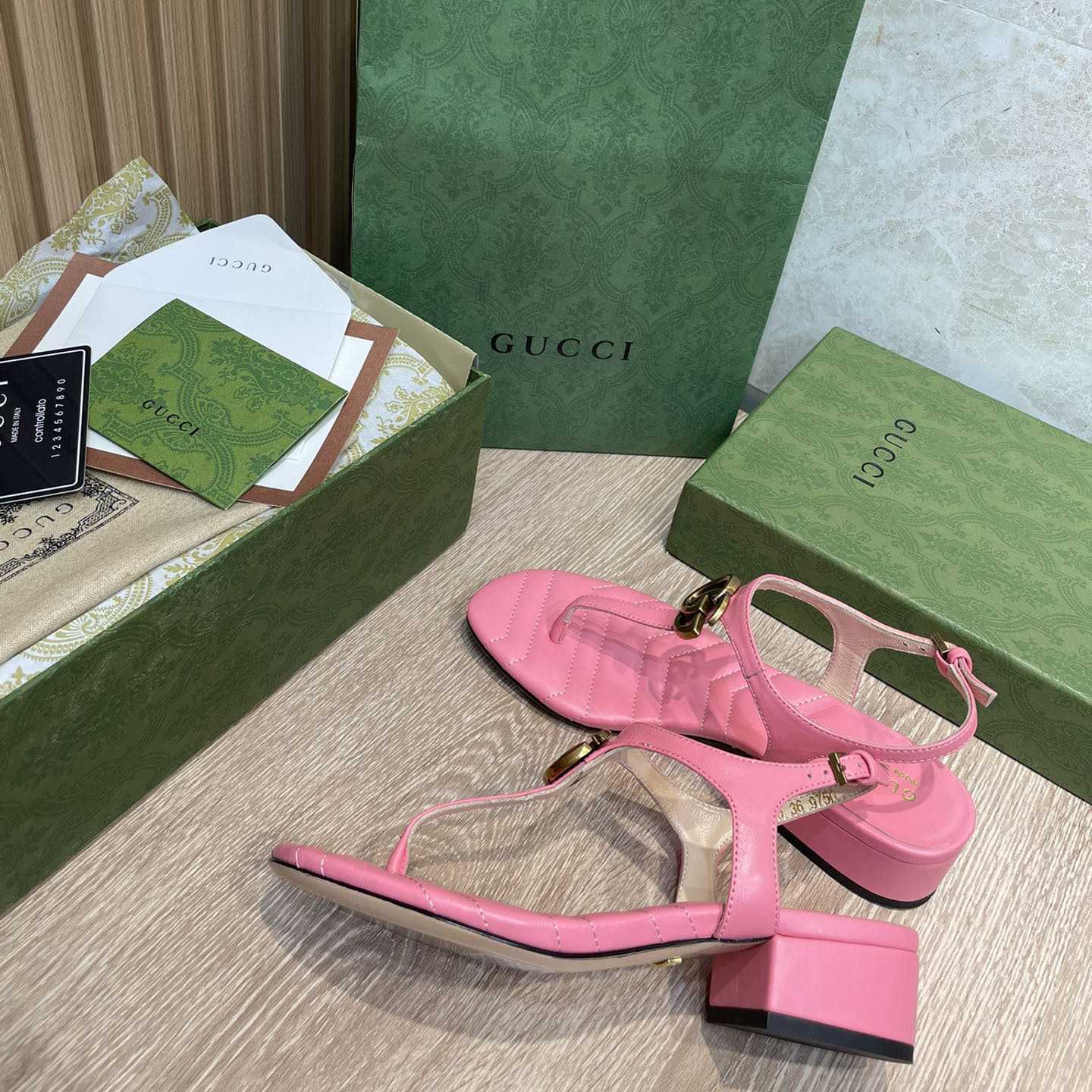 Gucci Women's Double G Sandal - FashionPlug