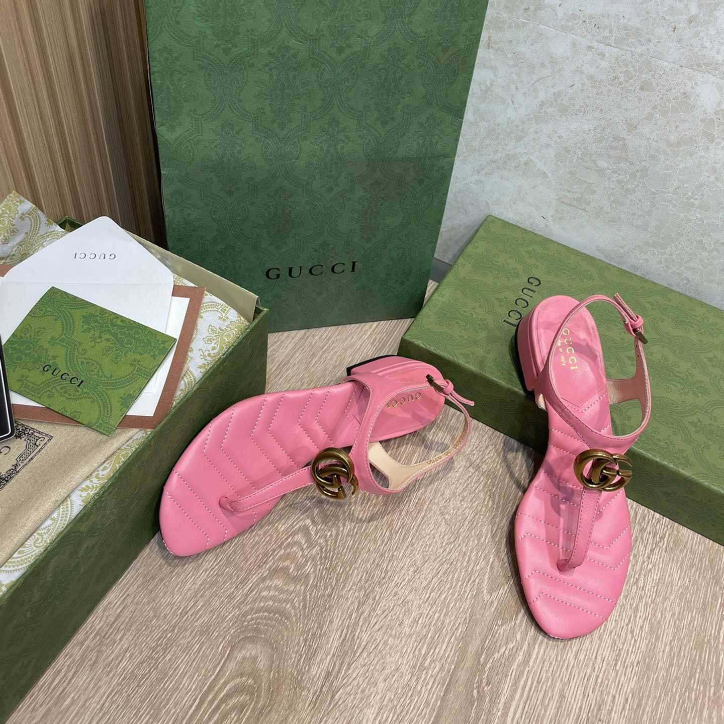 Gucci Women's Double G Sandal - FashionPlug