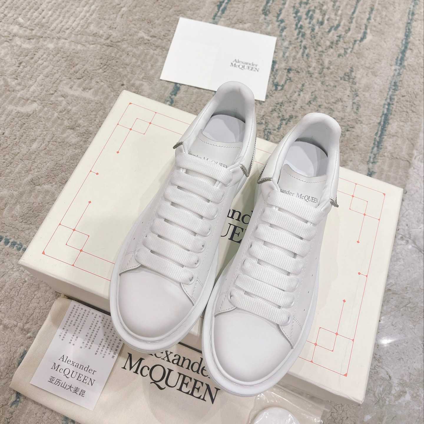 Alexander Mqueen Oversized Sneaker In White - FashionPlug