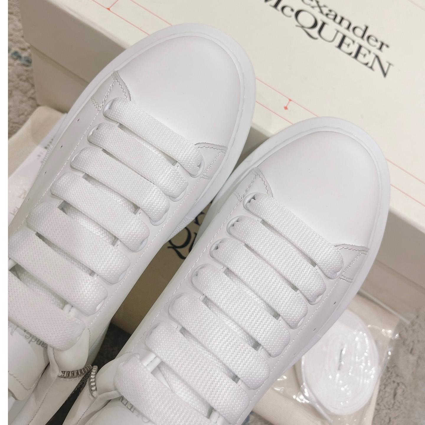 Alexander Mqueen Oversized Sneaker In White - FashionPlug