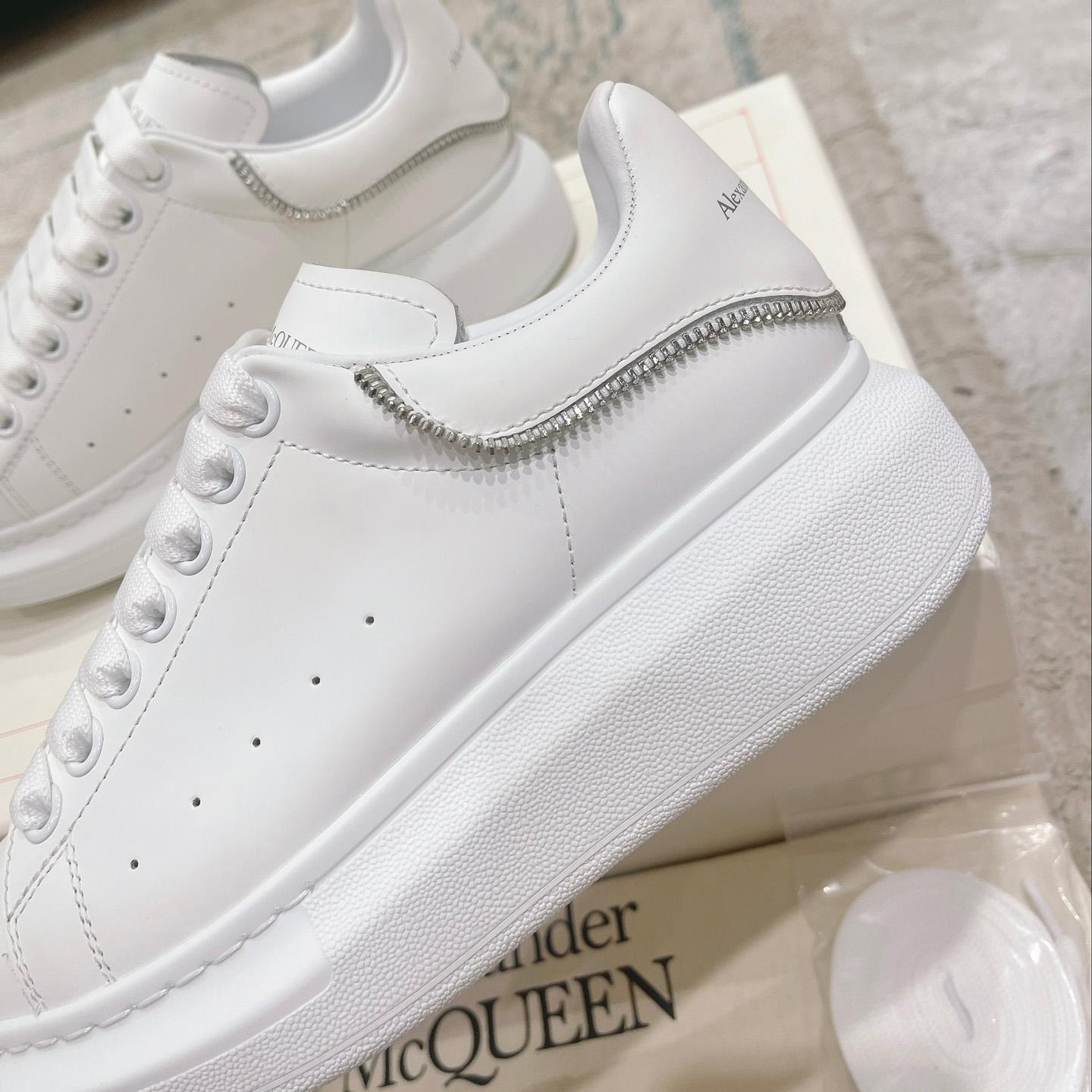 Alexander Mqueen Oversized Sneaker In White - FashionPlug