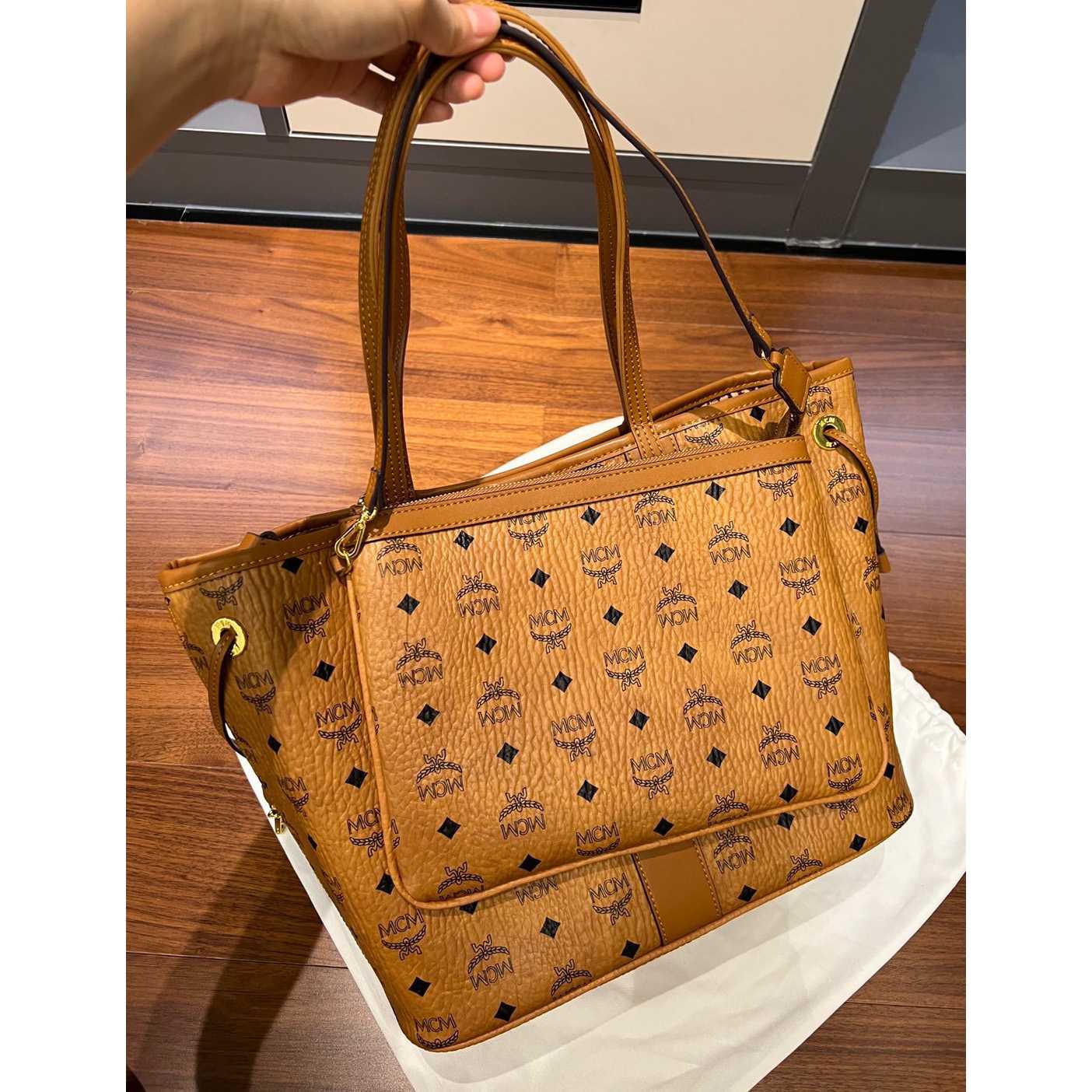 MCM Reversible Liz Shopper In Visetos  - FashionPlug