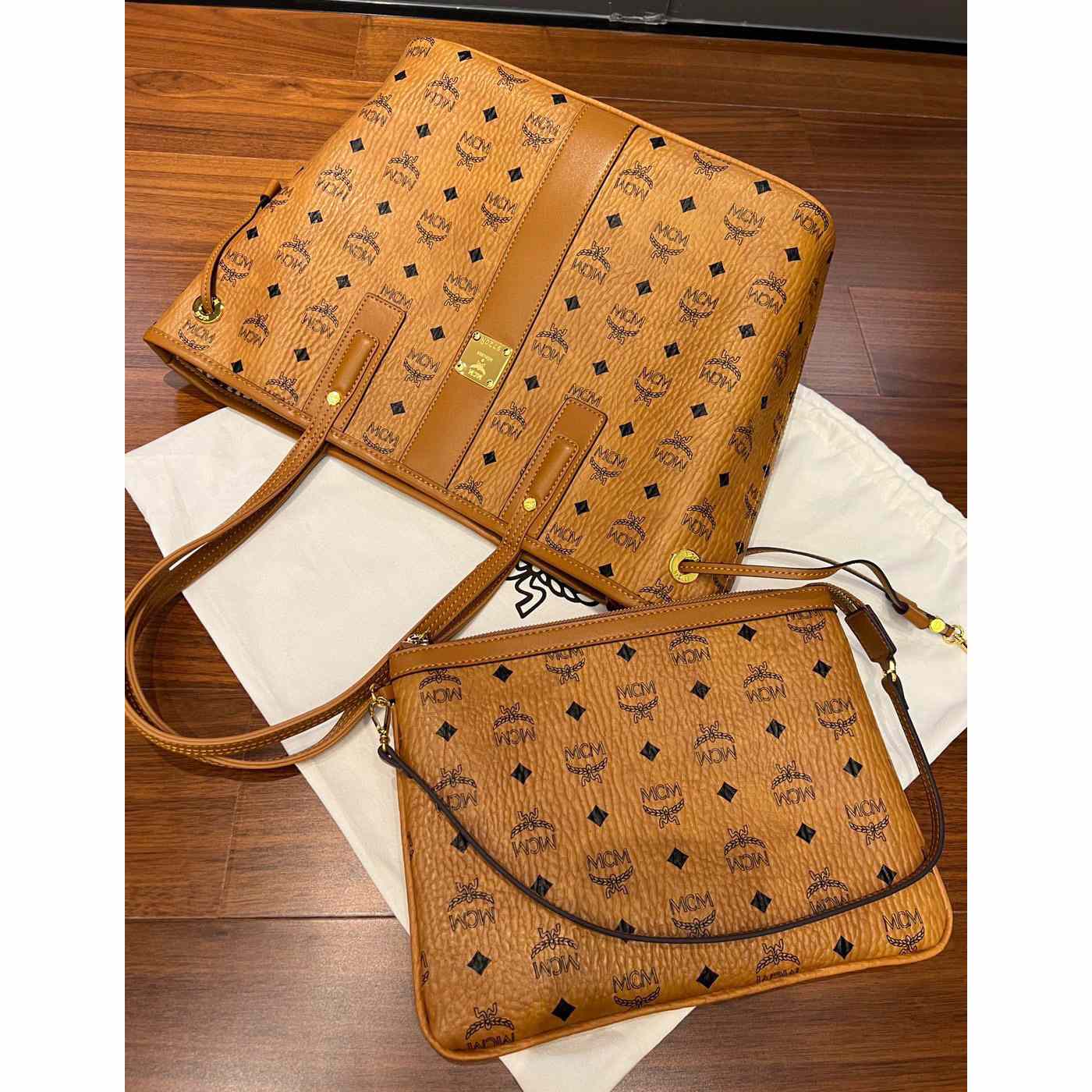 MCM Reversible Liz Shopper In Visetos  - FashionPlug