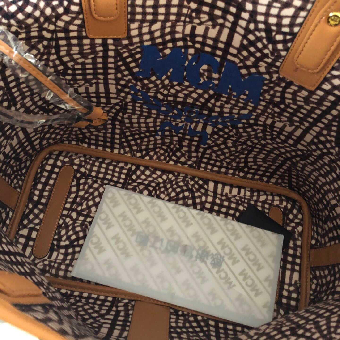 MCM Reversible Liz Shopper In Visetos  - FashionPlug