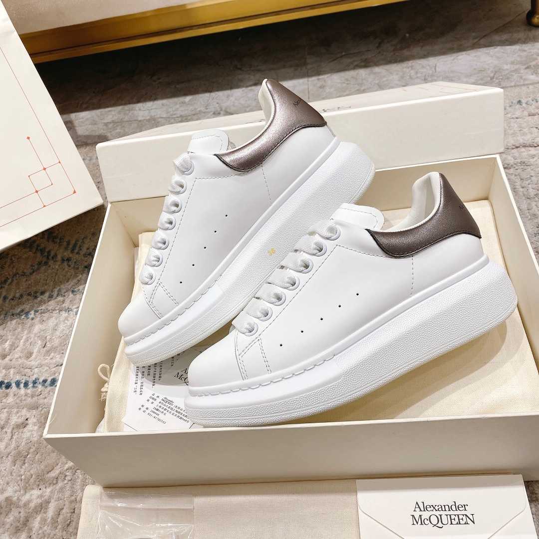 Alexander Mqueen Oversized Sneaker In White - FashionPlug