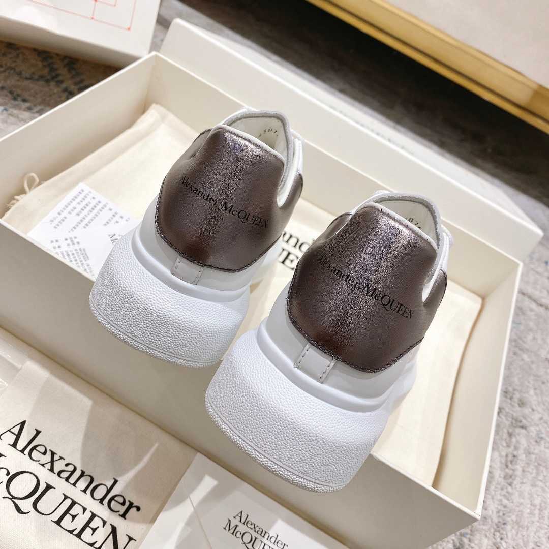 Alexander Mqueen Oversized Sneaker In White - FashionPlug