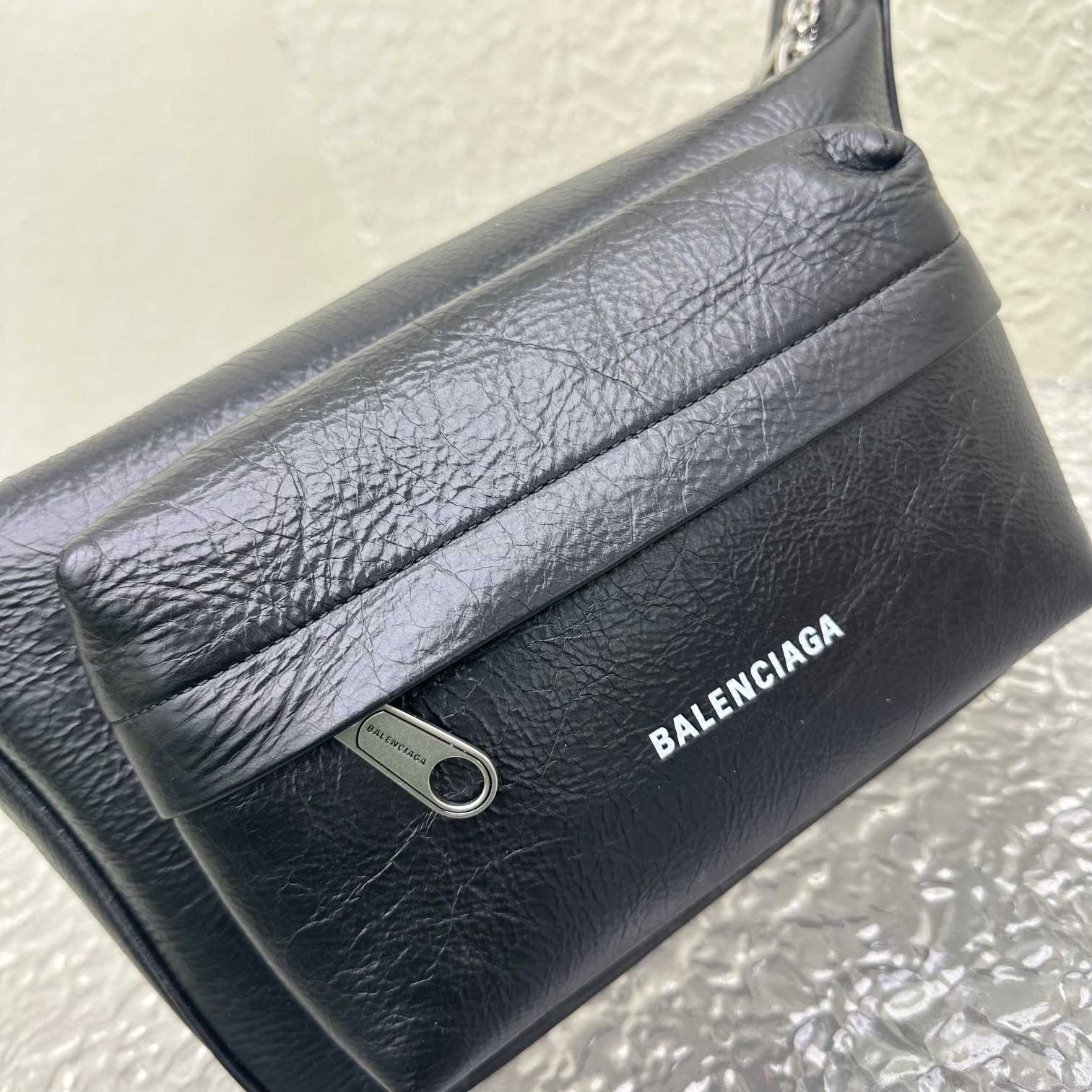 Balenciaga Raver Medium Bag With Handle In Black - FashionPlug