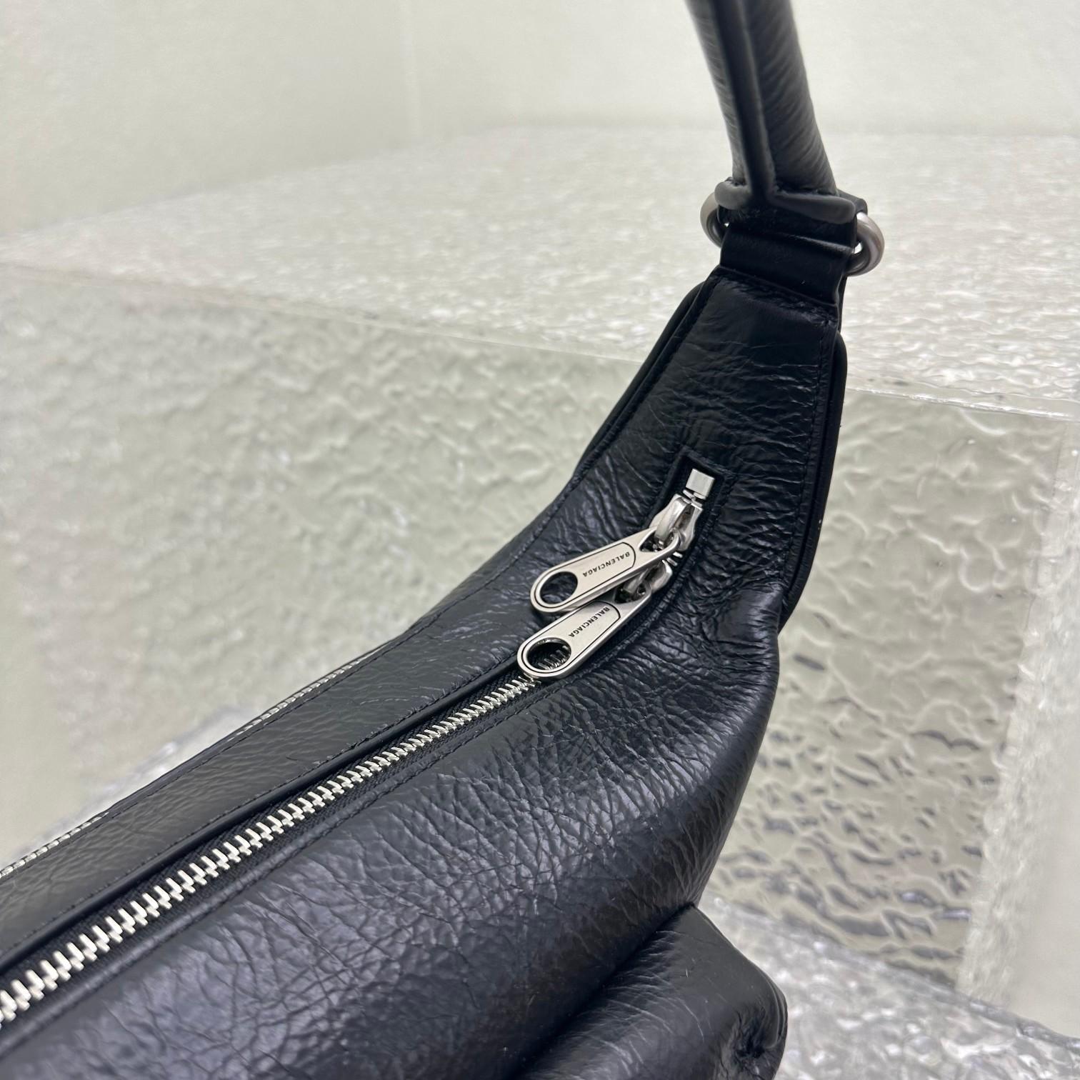Balenciaga Raver Medium Bag With Handle In Black - FashionPlug