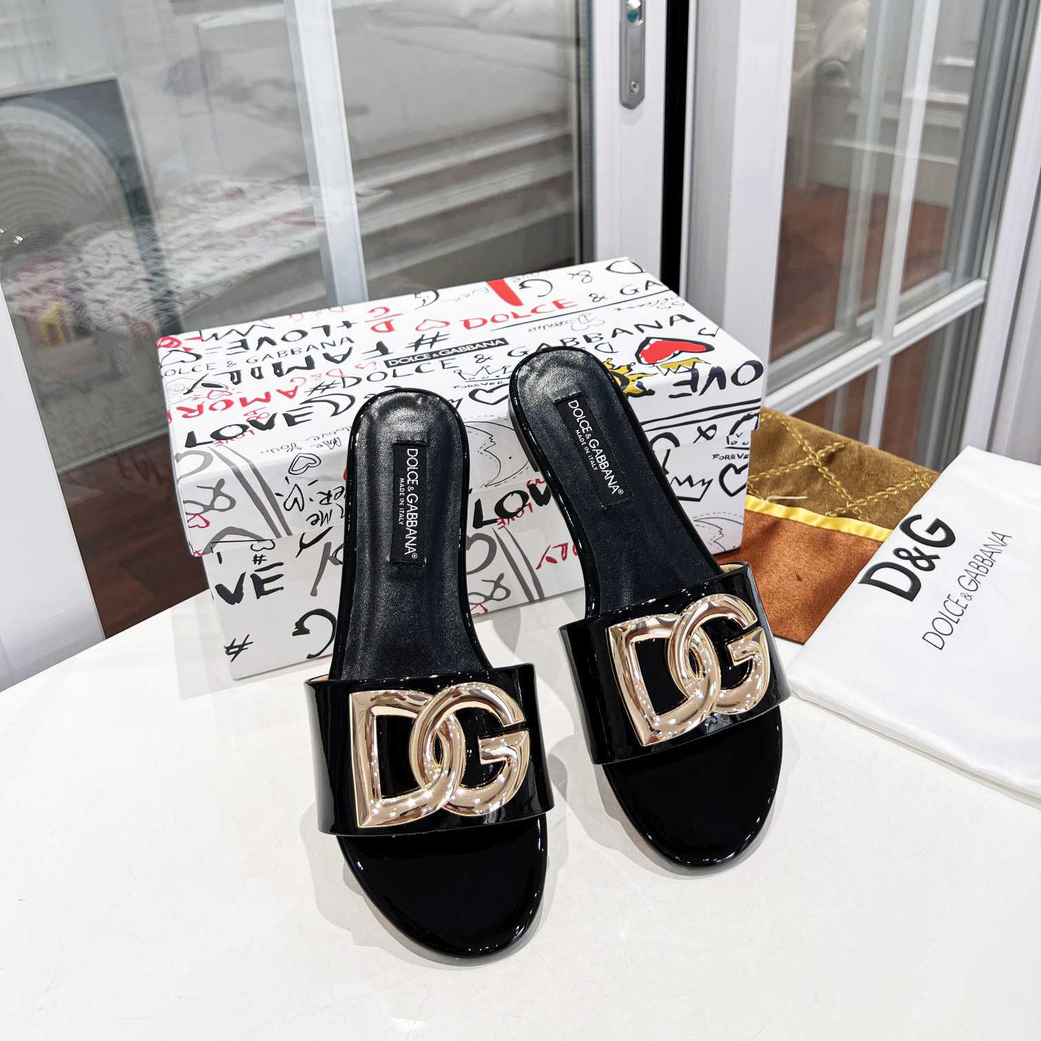 Dolce & Gabbana Polished Calfskin Sliders With DG Logo - FashionPlug
