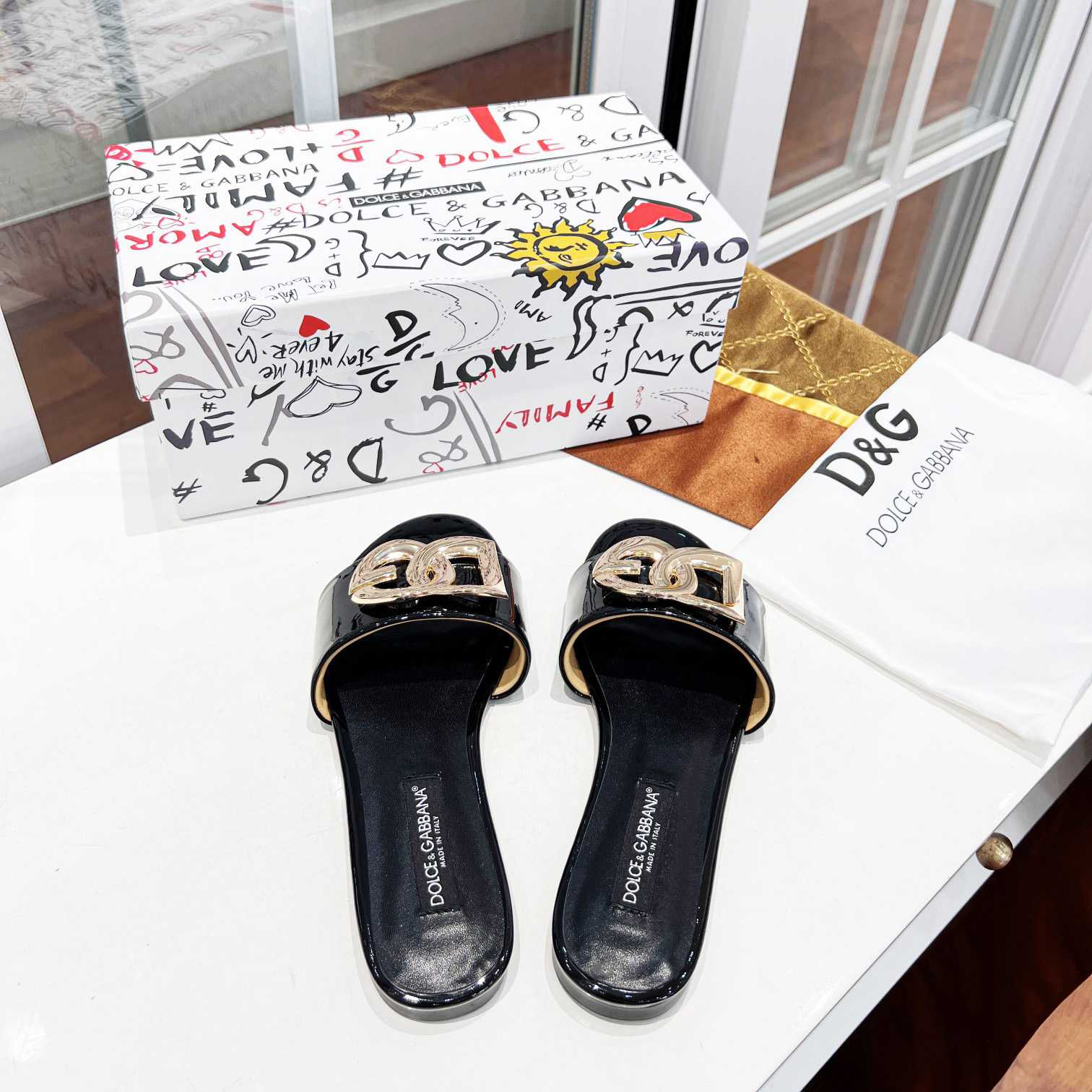 Dolce & Gabbana Polished Calfskin Sliders With DG Logo - FashionPlug
