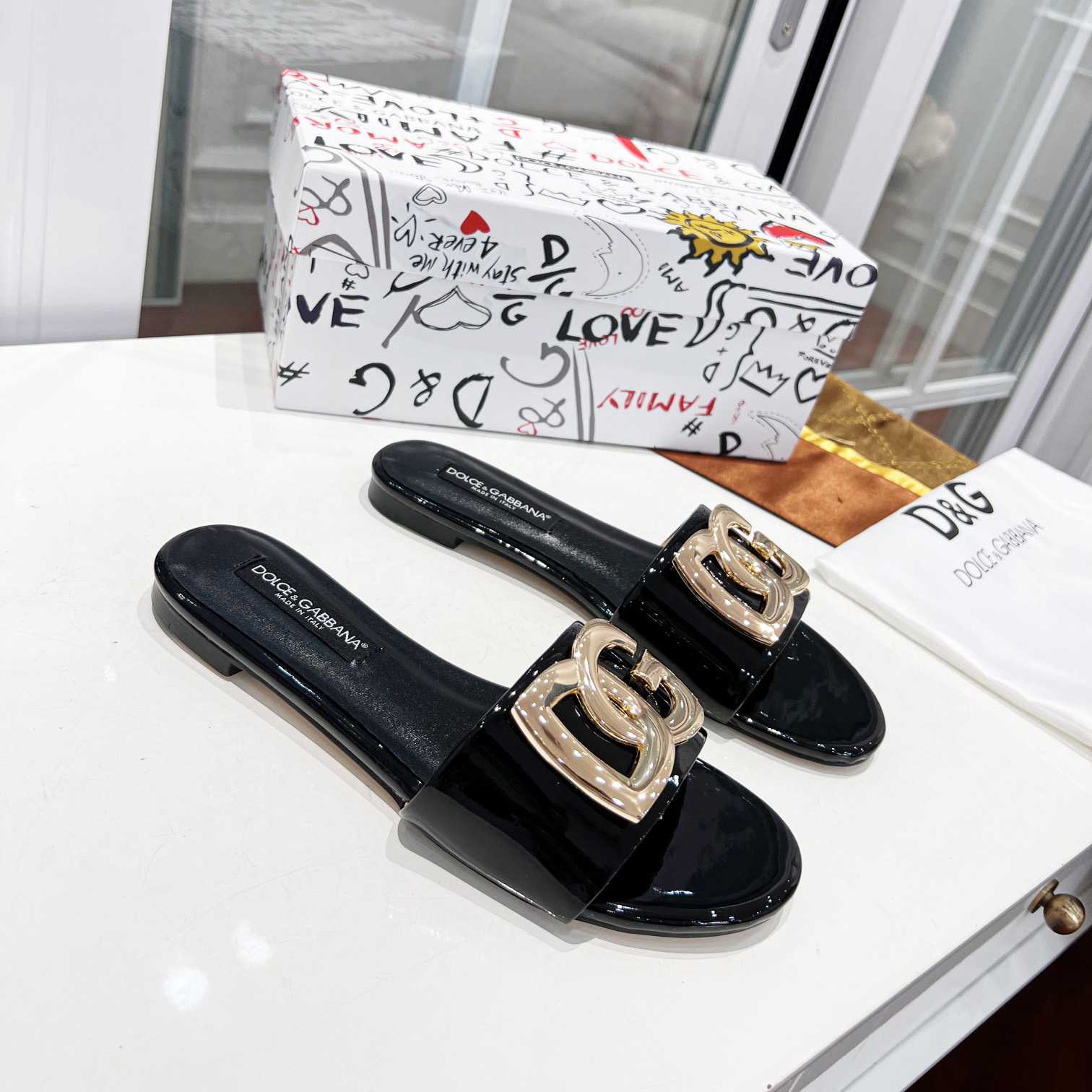 Dolce & Gabbana Polished Calfskin Sliders With DG Logo - FashionPlug