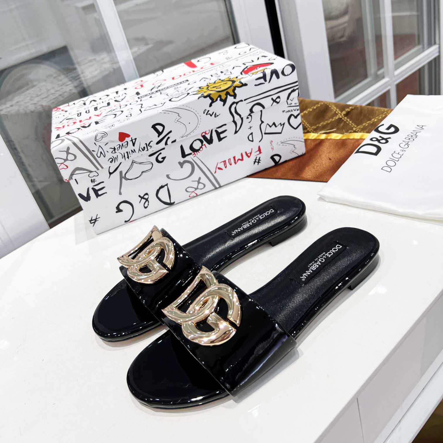 Dolce & Gabbana Polished Calfskin Sliders With DG Logo - FashionPlug