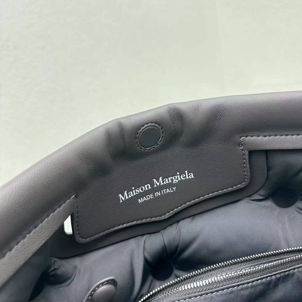 Maison Margiela Glam Slam Classique Medium Shoulder Bag(39-40-18-6cm) - FashionPlug