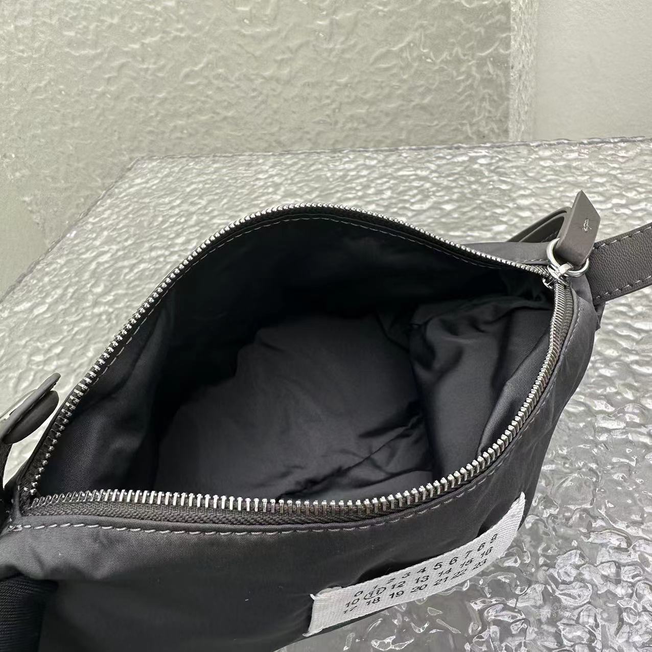Maison Margiela Glam Slam Classique Medium Shoulder Bag(39-40-18-6cm) - FashionPlug