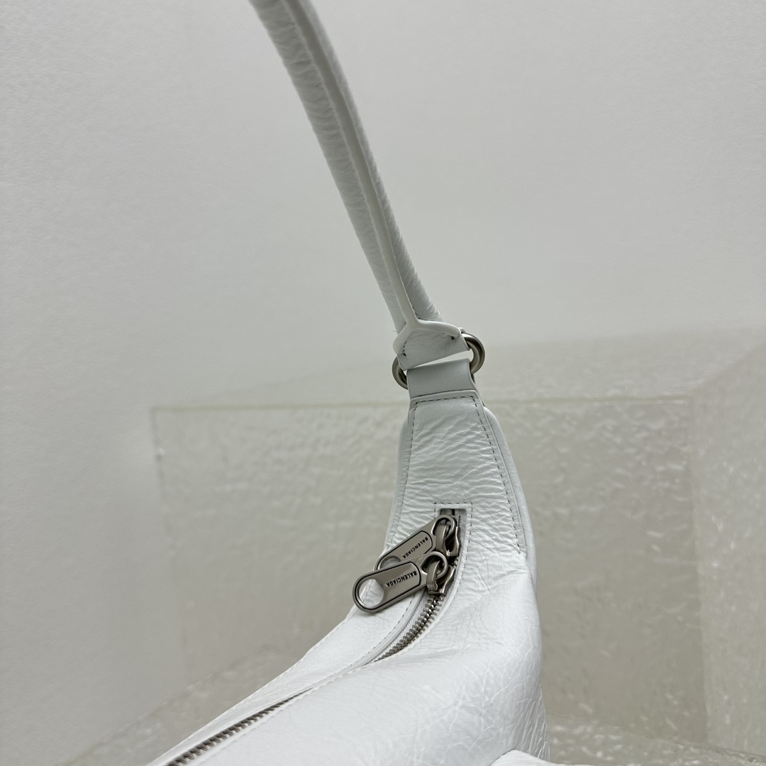 Balenciaga Raver Medium Bag With Handle In White - FashionPlug