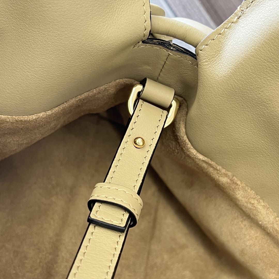 Loewe Flamenco Clutch In Nappa Calfskin - FashionPlug