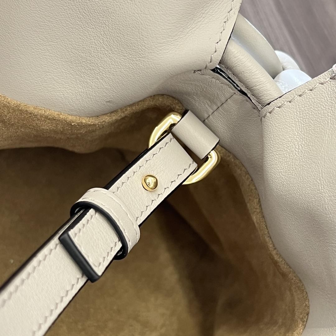 Loewe Flamenco Clutch In Nappa Calfskin - FashionPlug
