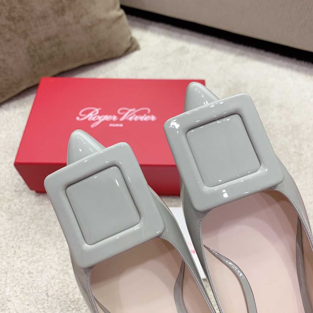 Roger Vivier Trompette Metal Buckle Pumps In Patent Leather - FashionPlug