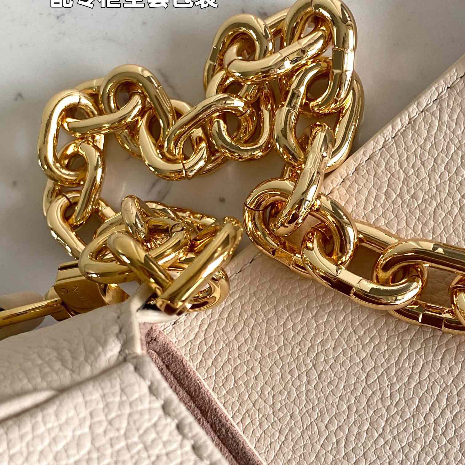 Louis Vuitton Favorite Handbag  (24x14x9CM)    M46393 - FashionPlug