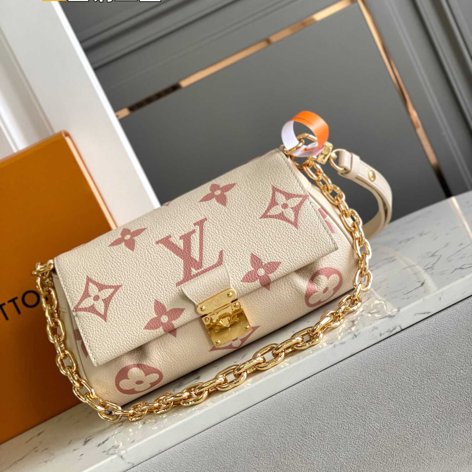 Louis Vuitton Favorite Handbag  (24x14x9CM)    M46393 - FashionPlug