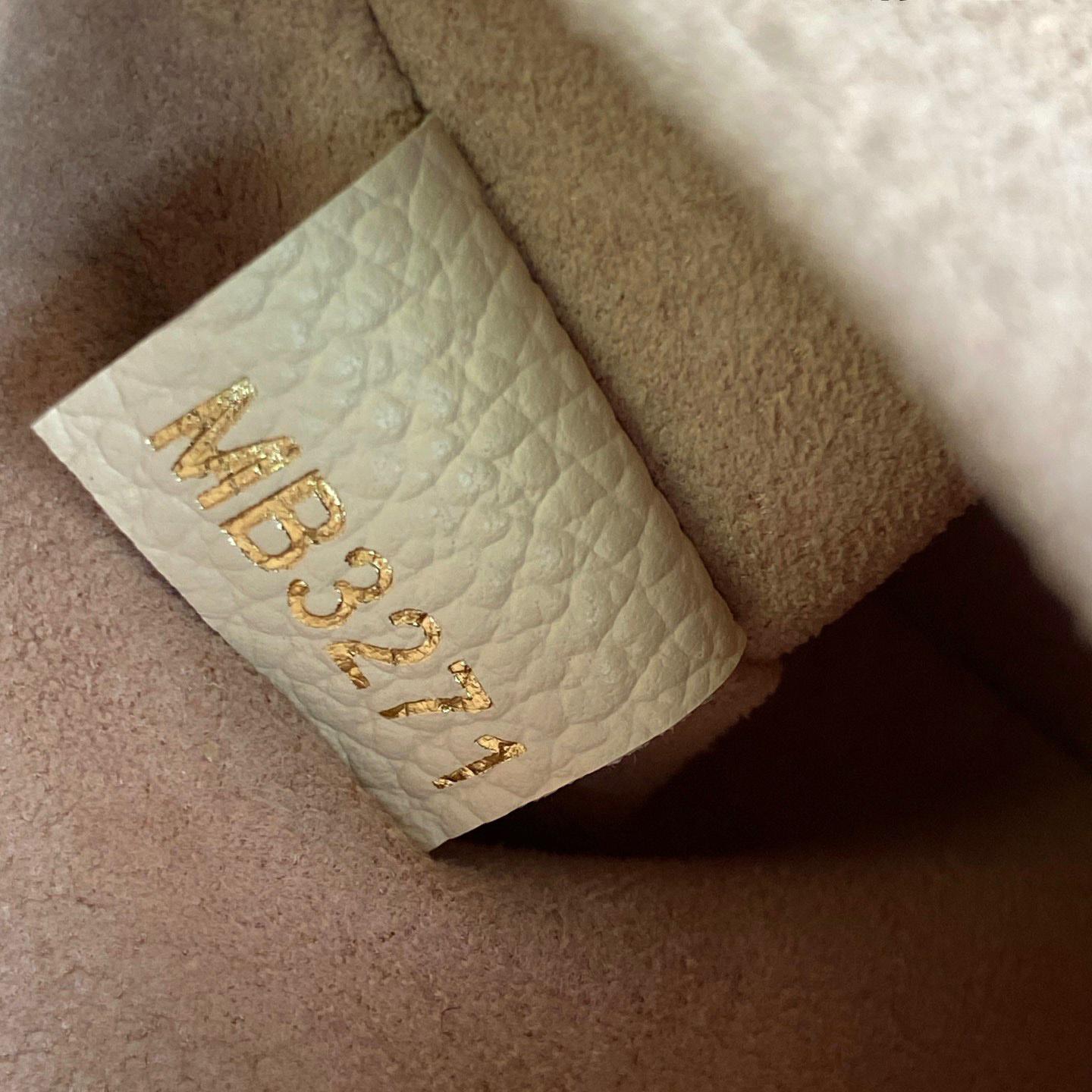 Louis Vuitton Favorite Handbag  (24x14x9CM)    M46393 - FashionPlug