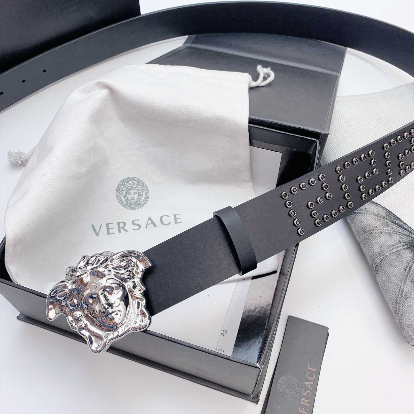 Versace Medusa Leathre Belt    40mm - FashionPlug