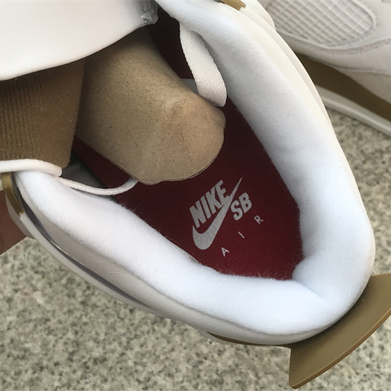Nike SB x Air Jordan 4 Sneaker      DR5415-120 - FashionPlug