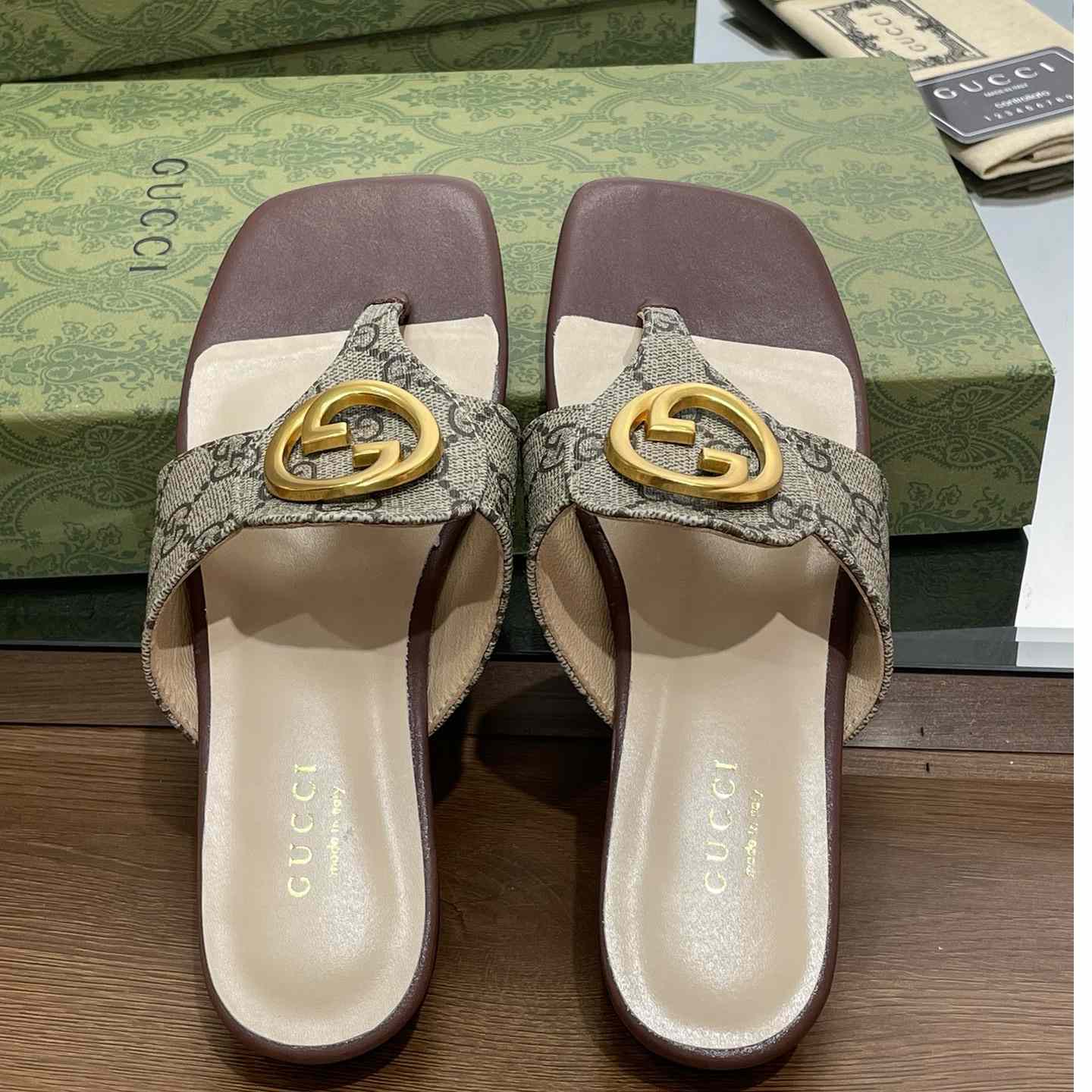 Gucci Womens Gucci Blondie Thong Sandal - FashionPlug