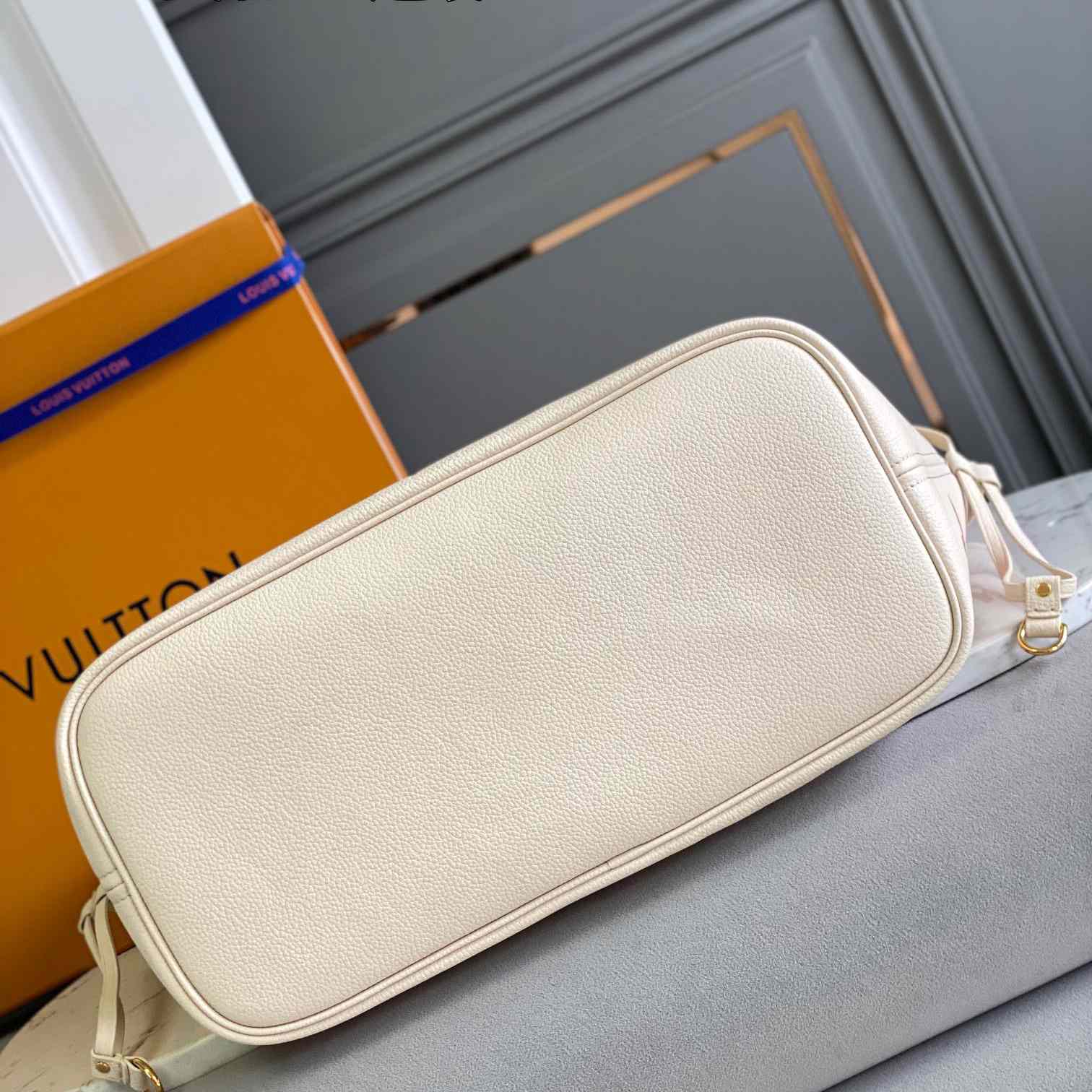 Louis Vuitton Neverfull MM Tote (32x29x17CM)    M21579 - FashionPlug