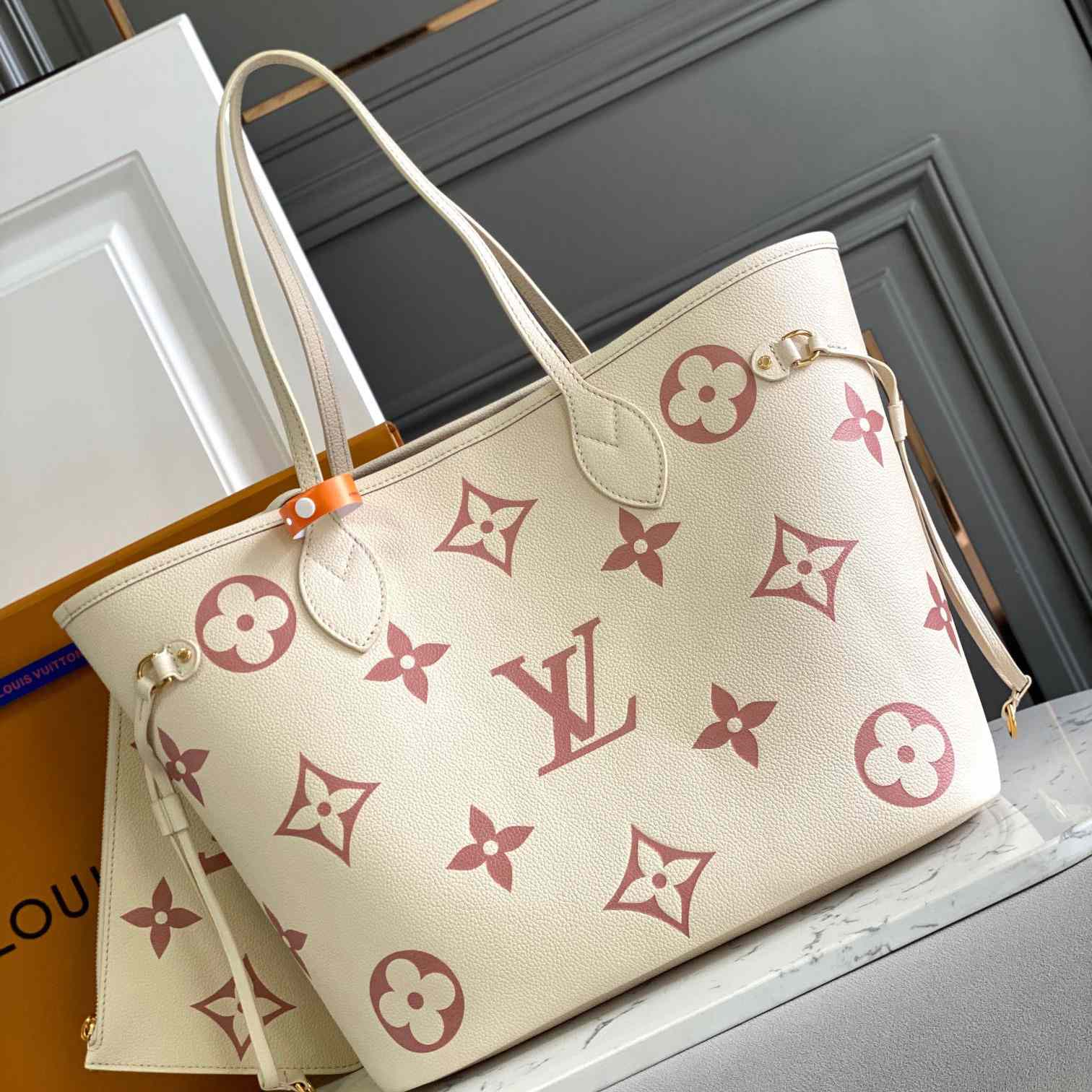 Louis Vuitton Neverfull MM Tote (32x29x17CM)    M21579 - FashionPlug