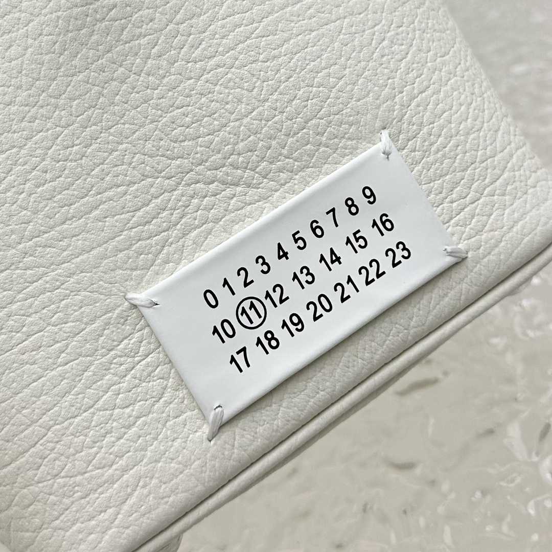 Maison Margiela Women's Bucket Bag(15x23×15cm) - FashionPlug