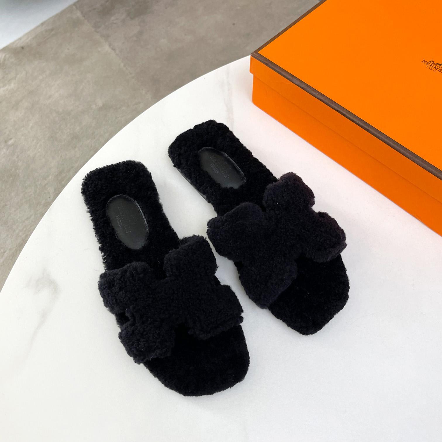 Hermes Shearling Oran Sandal - FashionPlug