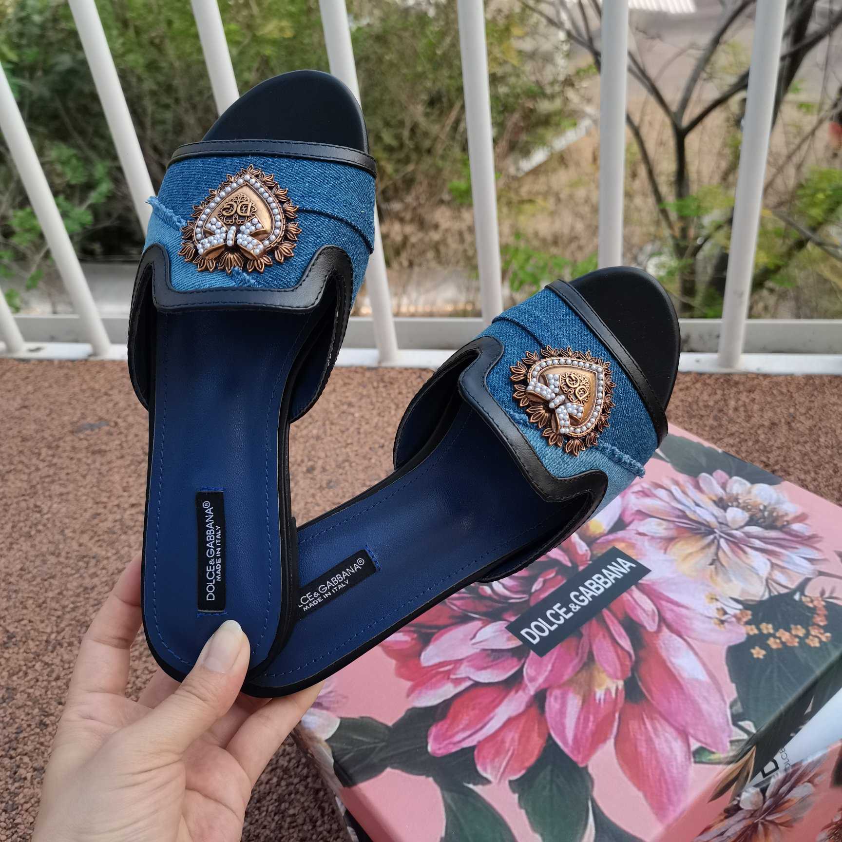 Dolce & Gabbana Slip-on Flat Sandals - FashionPlug