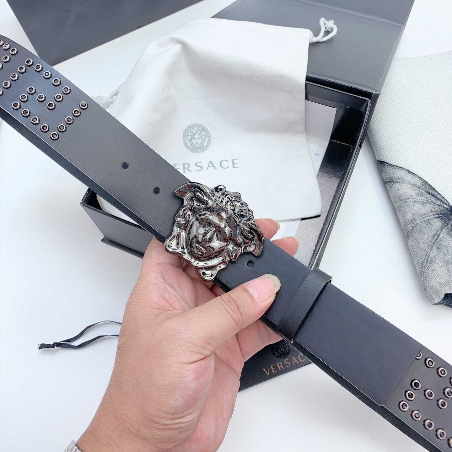 Versace Medusa Leathre Belt    40mm - FashionPlug