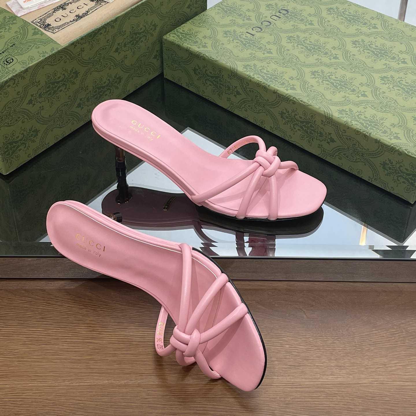 Gucci Women's Slide Sandal With Bamboo  - FashionPlug