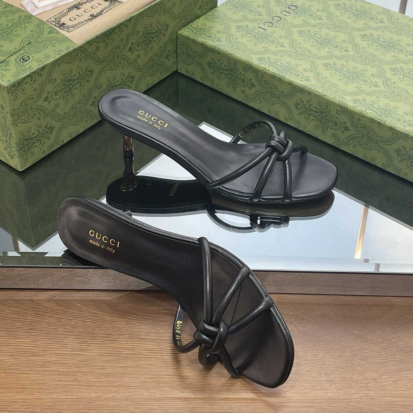 Gucci Women's Slide Sandal With Bamboo  - FashionPlug