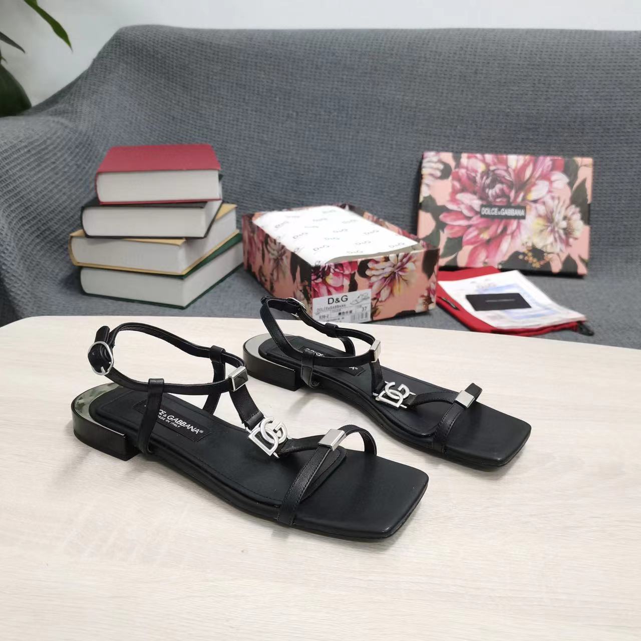 Dolce & Gabbana Leather Square Toe Sandals With Silver Logo - FashionPlug