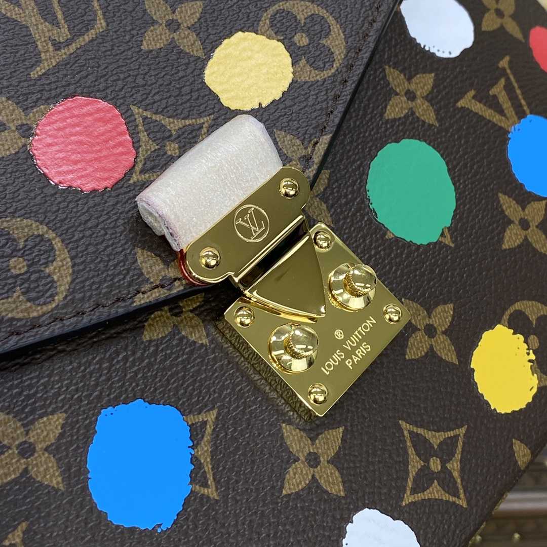 Louis Vuitton LV x YK Pochette Metis​  (25 x 19 x 7cm)       M46384 - FashionPlug