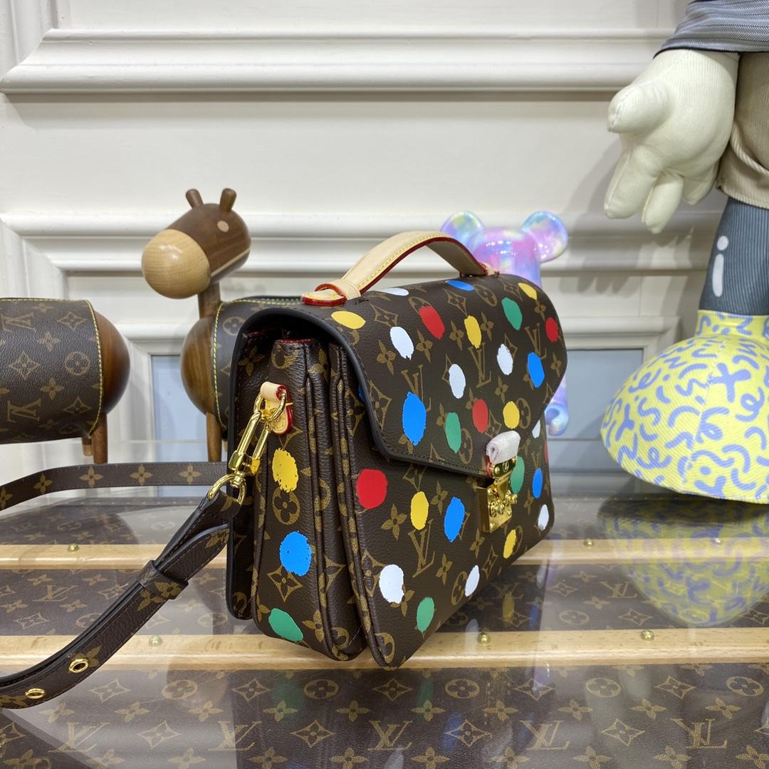 Louis Vuitton LV x YK Pochette Metis​  (25 x 19 x 7cm)       M46384 - FashionPlug