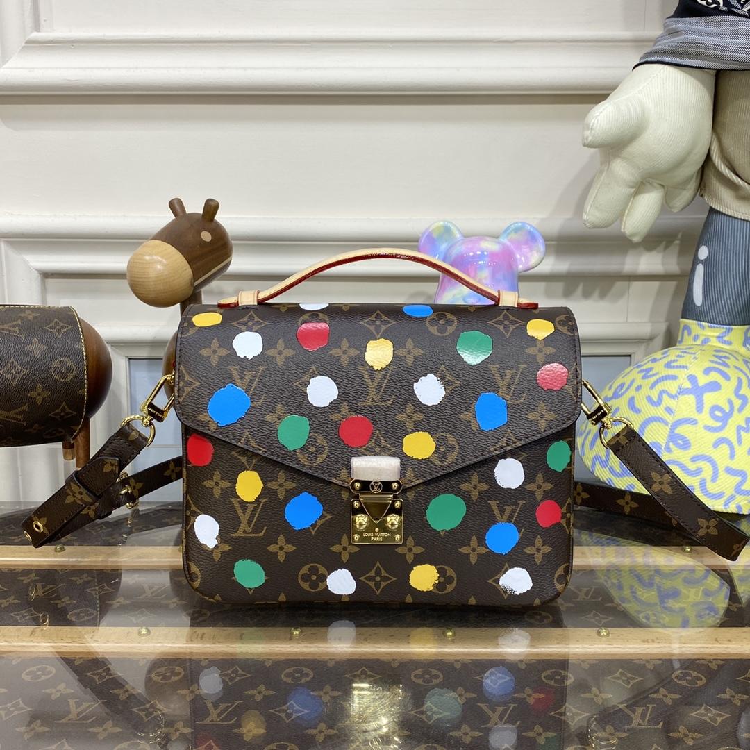 Louis Vuitton LV x YK Pochette Metis​  (25 x 19 x 7cm)       M46384 - FashionPlug