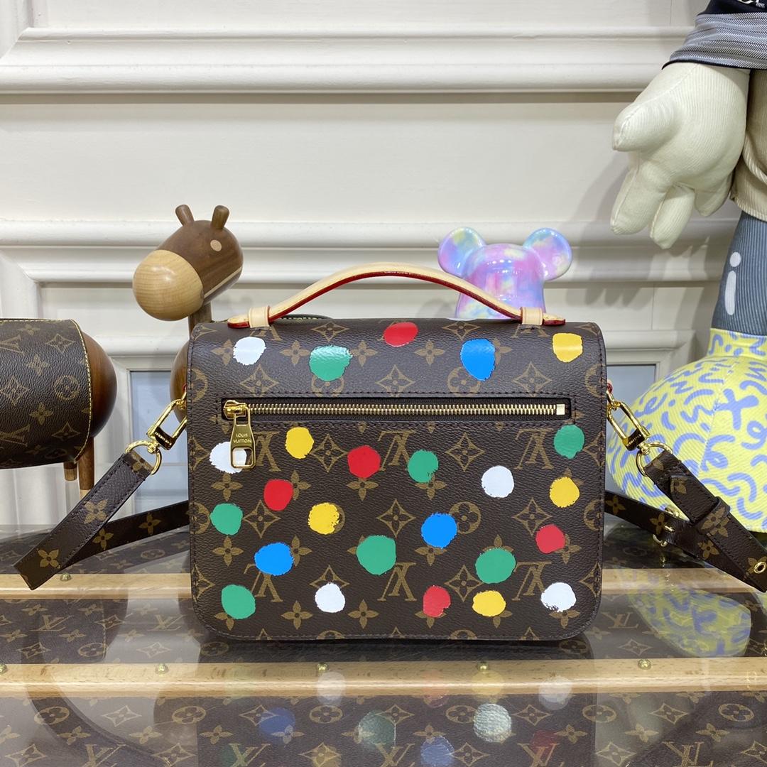 Louis Vuitton LV x YK Pochette Metis​  (25 x 19 x 7cm)       M46384 - FashionPlug