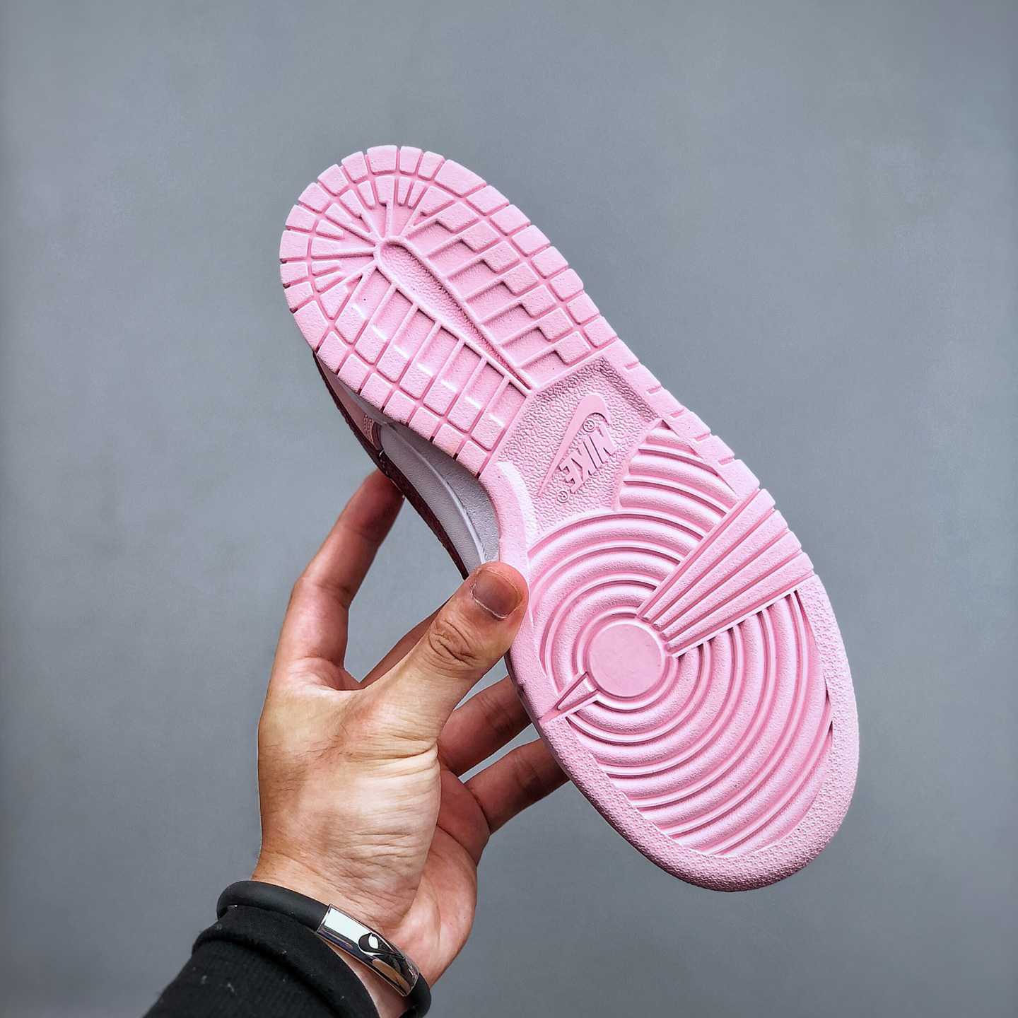 Nike Nk Dunk SB Low Sneakers       CW1590-601 - FashionPlug