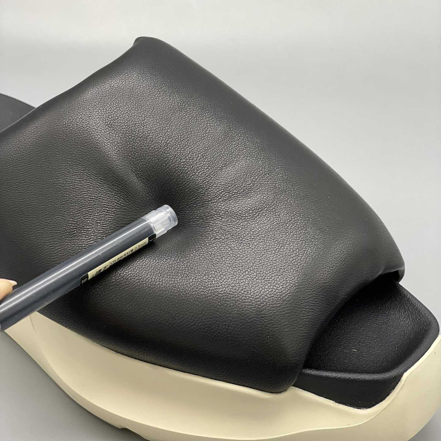 Rick Owens SS23 Edfu Geth Puffer Slide In Black - FashionPlug