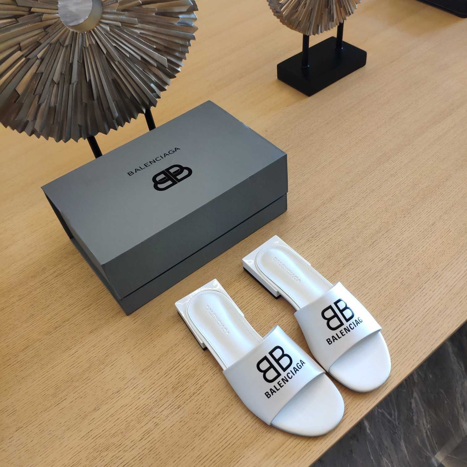Balenciaga Box Mule Leather Sandals - FashionPlug