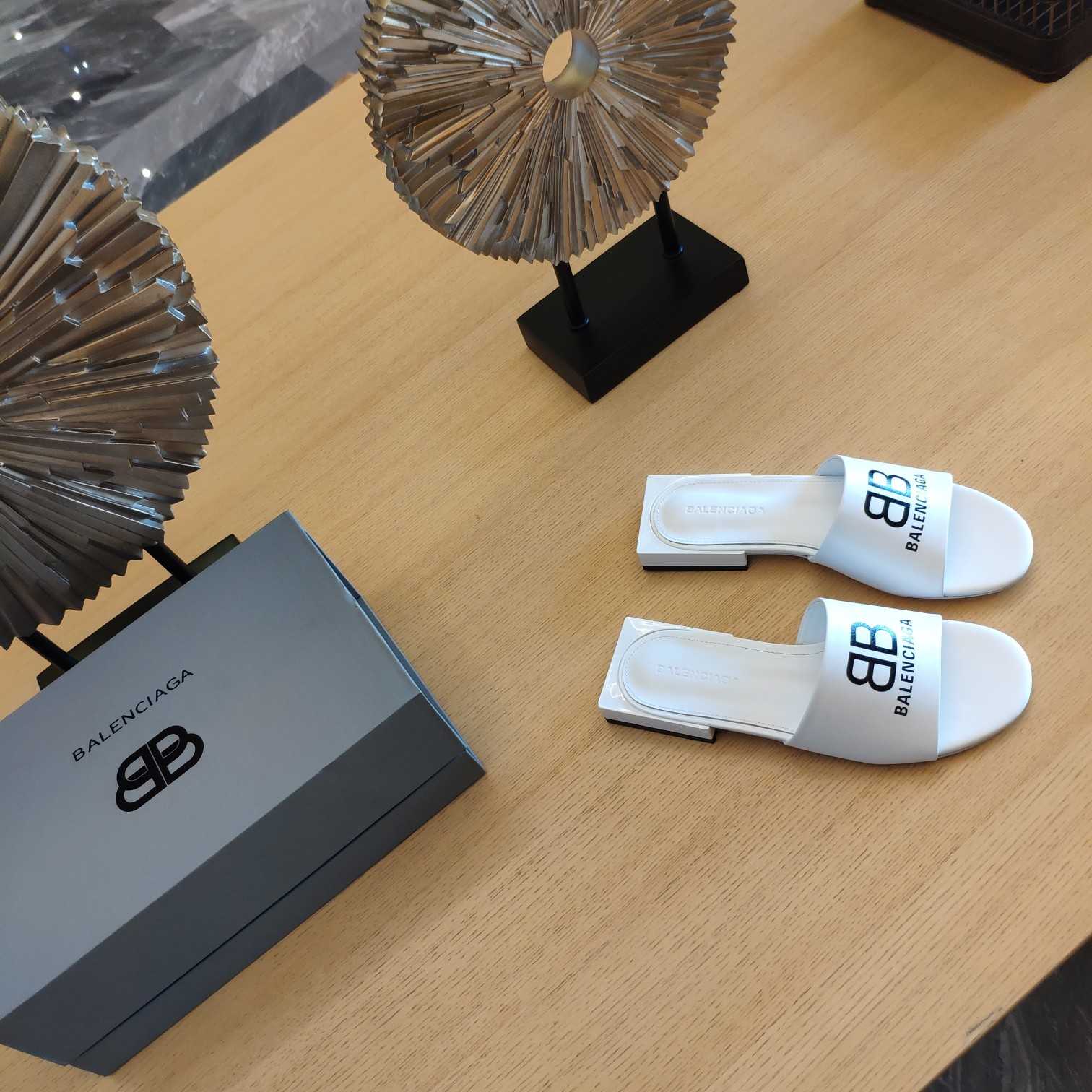 Balenciaga Box Mule Leather Sandals - FashionPlug