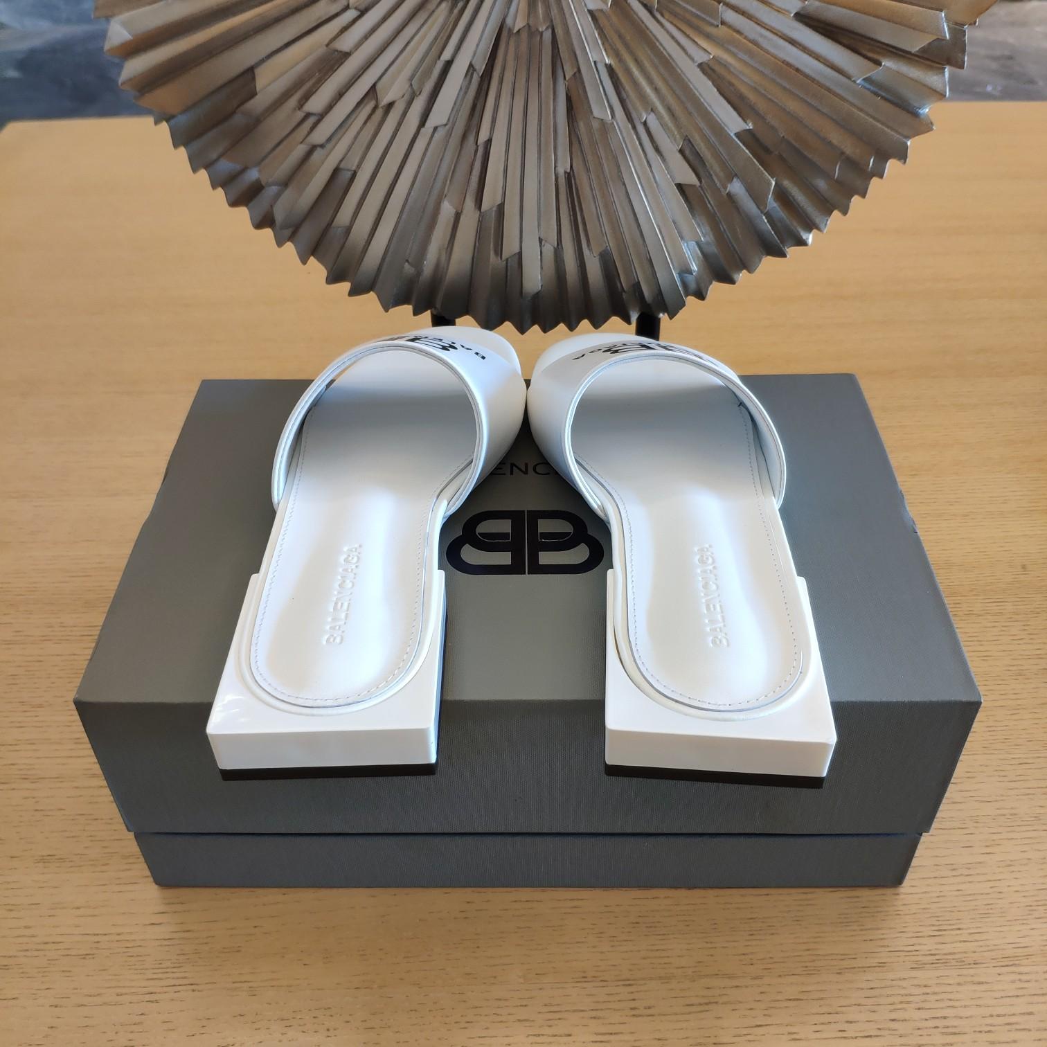 Balenciaga Box Mule Leather Sandals - FashionPlug