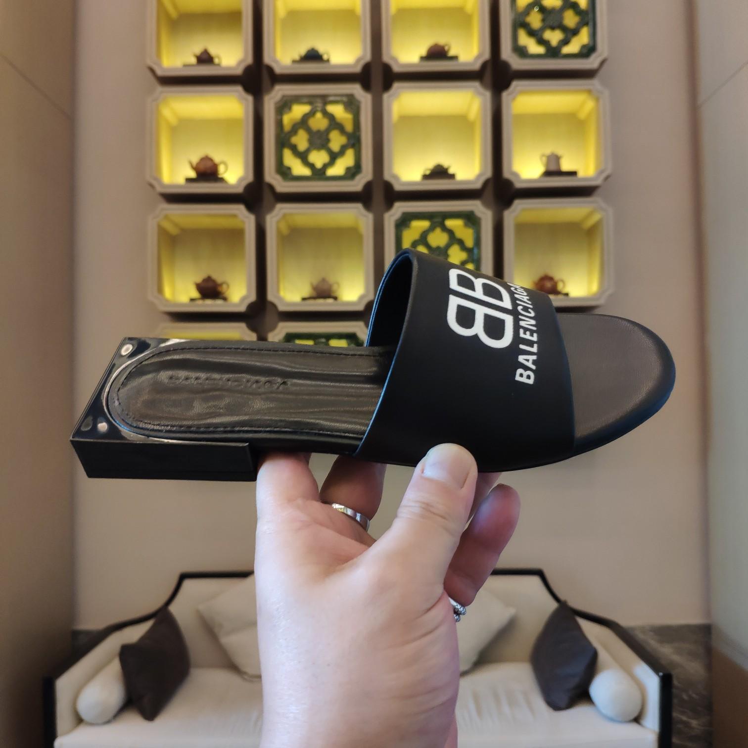 Balenciaga Box Mule Leather Sandals - FashionPlug